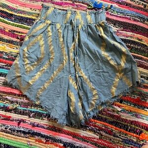 Zoya blue gold archaic shorts medium